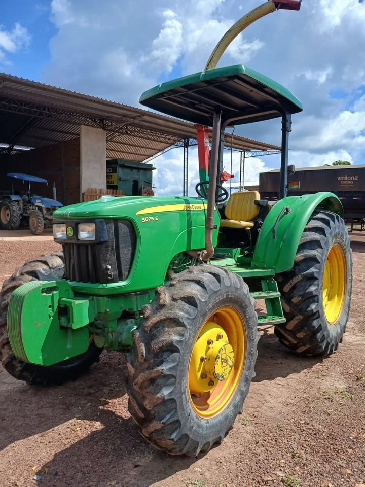 JOHN DEERE 5075E